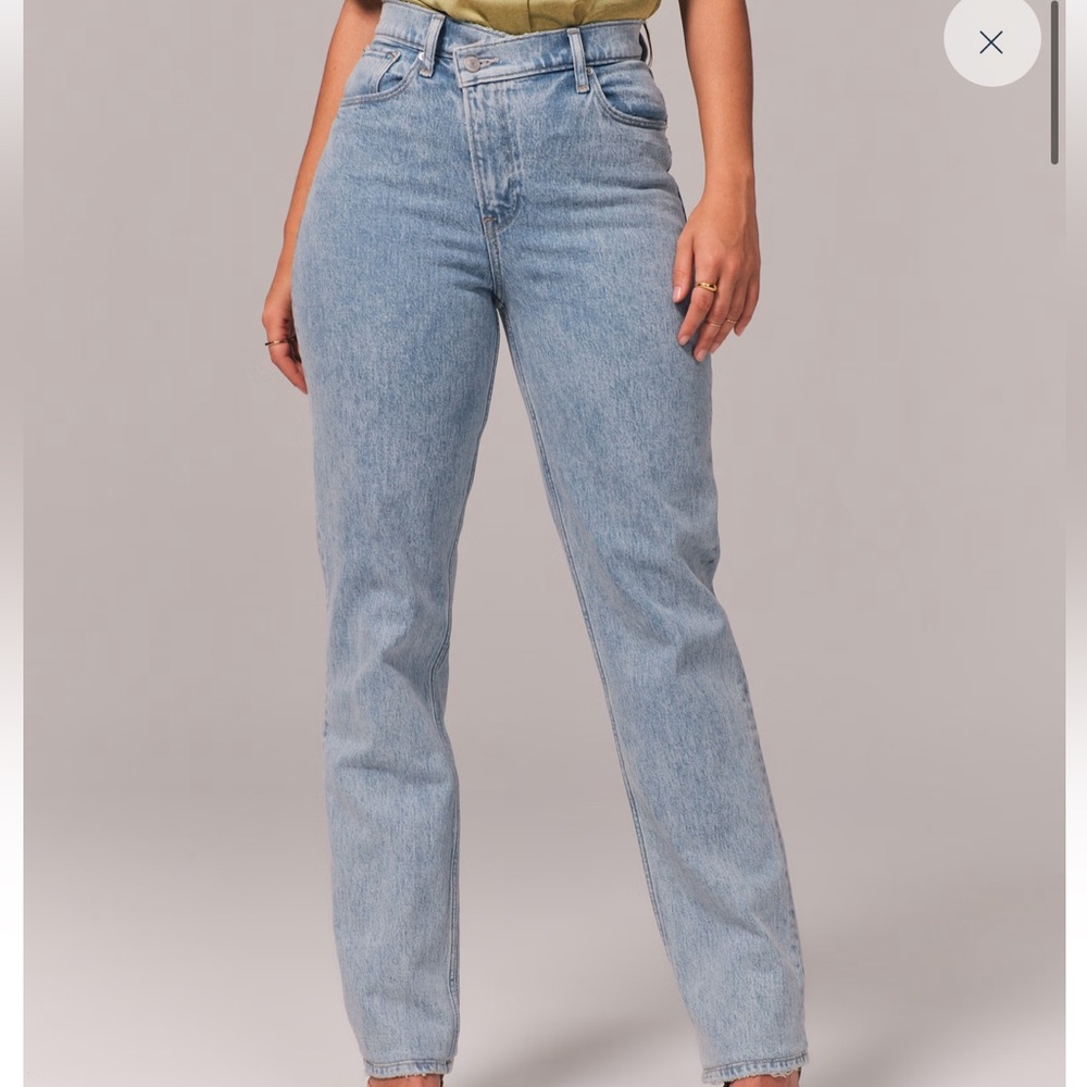 🖤SOLD🖤 Abercrombie & Fitch Curve Love Ultra High Rise 90s Straight Jean
